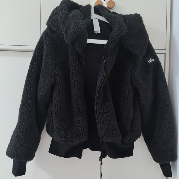 Brand new Alo Yoga Foxy Sherpa Jacket Black Color - Picture 3 of 6